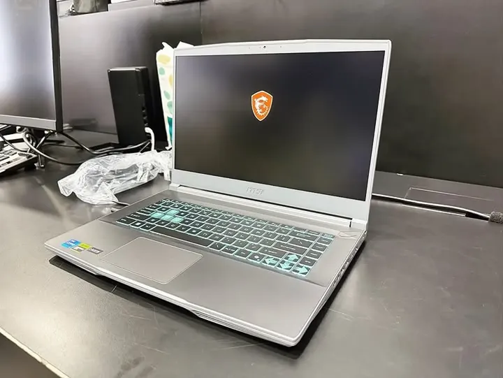 MSI Thin 15 B12UCX 2413ID - Gambar 3