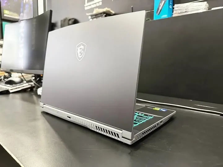 MSI Thin 15 B12UCX 2413ID - Gambar 4