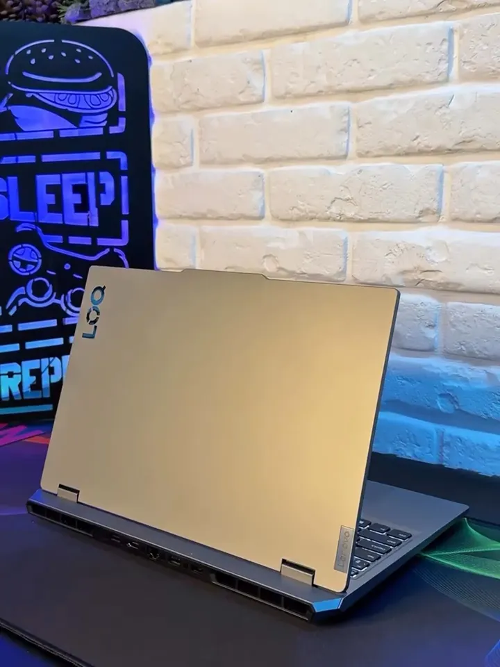 Lenovo LOQ 15 - Gambar 3