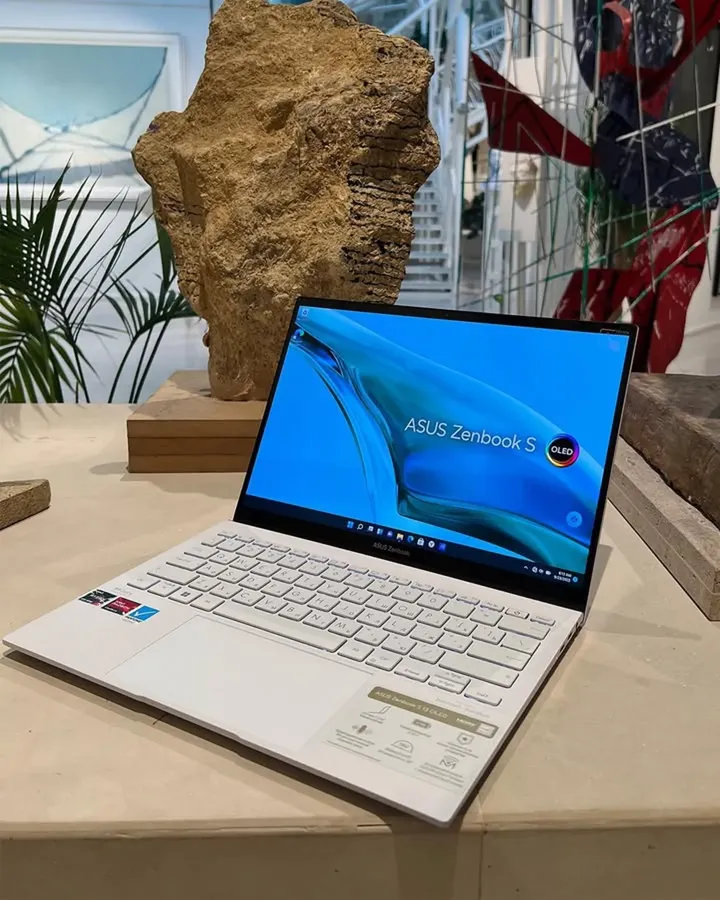 ASUS ZenBook S13 OLED - Gambar 3
