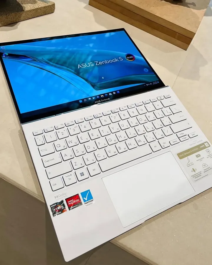 ASUS ZenBook S13 OLED - Gambar 4