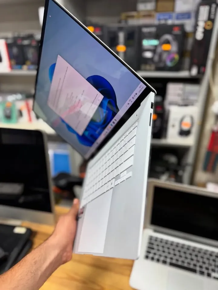 ASUS ZenBook S 16 OLED - Gambar 3