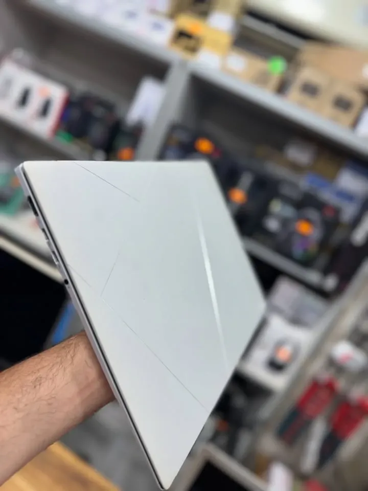 ASUS ZenBook S 16 OLED - Gambar 4