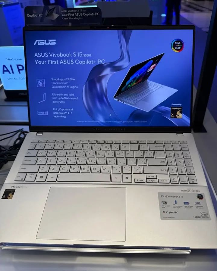 ASUS VivoBook S 15 OLED (2025) - Gambar 2