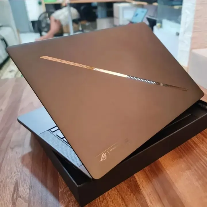 ASUS ROG Zephyrus G14 (2024) GA403UU-R745OL6G-OM Eclipse Gray PERFORMANCE MEETS PRECISION - Gambar 4
