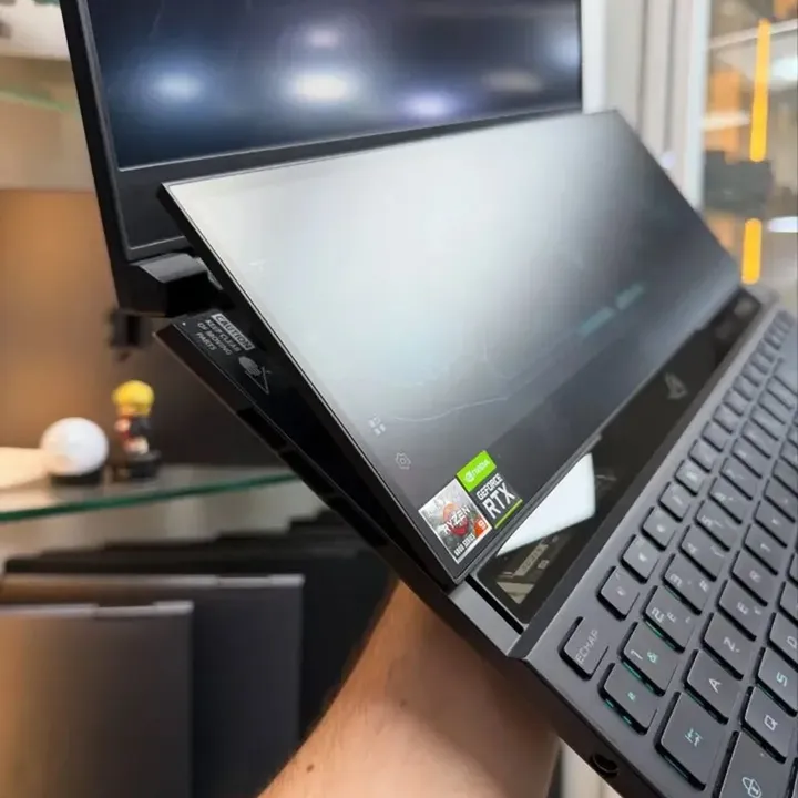ASUS ROG ZEPHYRUS DUO - Gambar 3