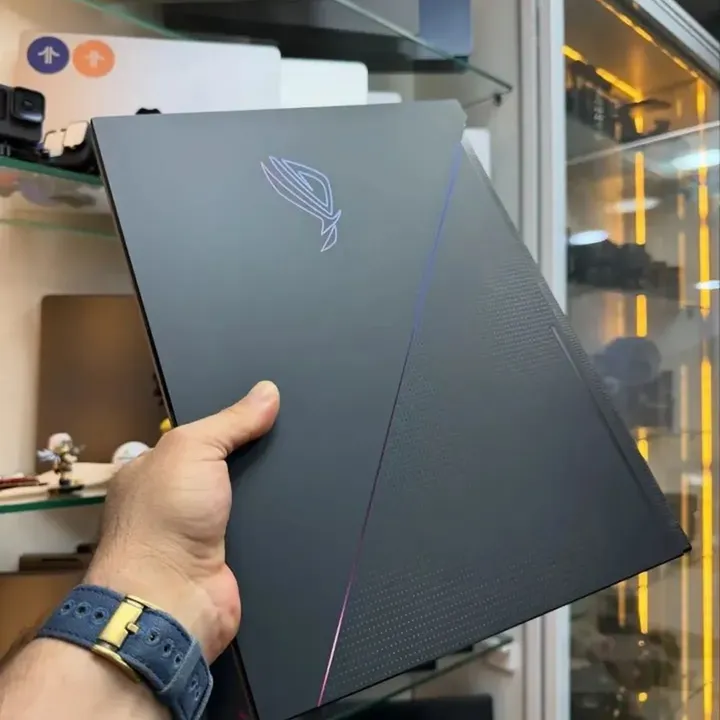 ASUS ROG ZEPHYRUS DUO - Gambar 4
