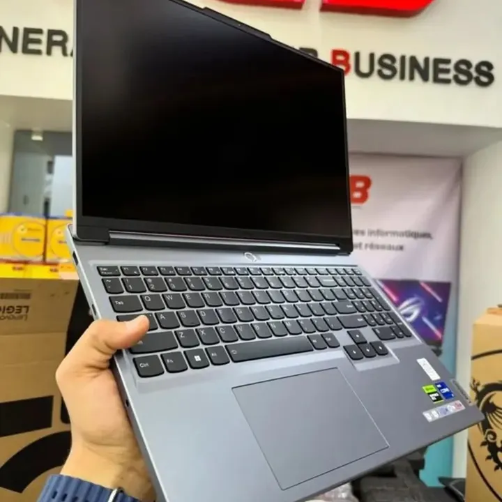 LENOVO LEGION Y7000P IRX9 - Gambar 2