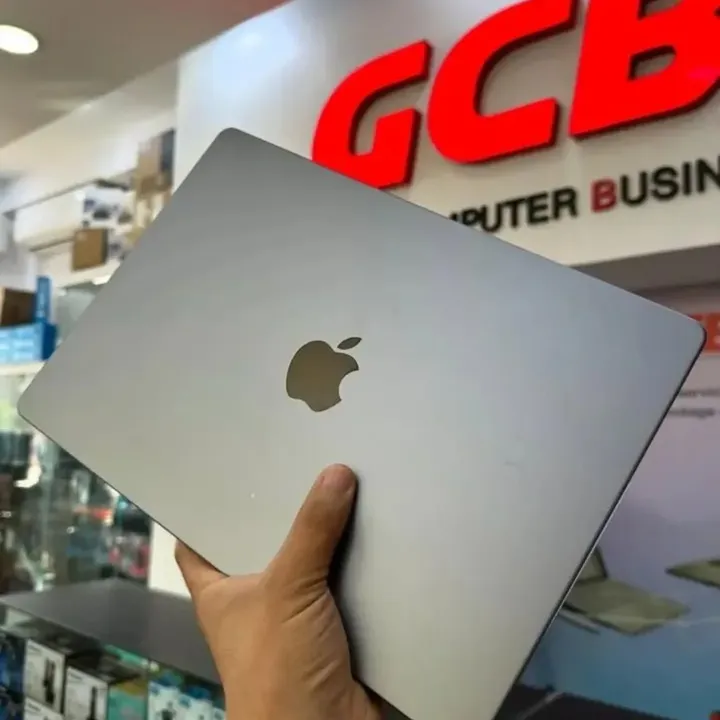 MacBook Pro 2023 14" - Gambar 4
