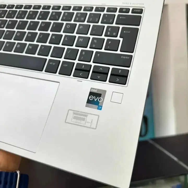 HP ELITEBOOK x360 1040 G9 2-in-1 - Gambar 3