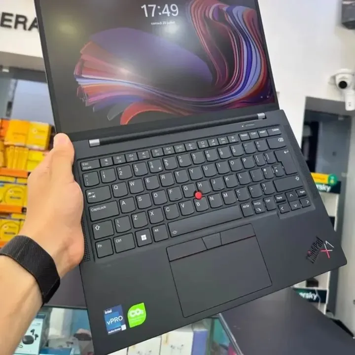 Lenovo Thinkpad X1 Carbon Gen 11 - Gambar 3