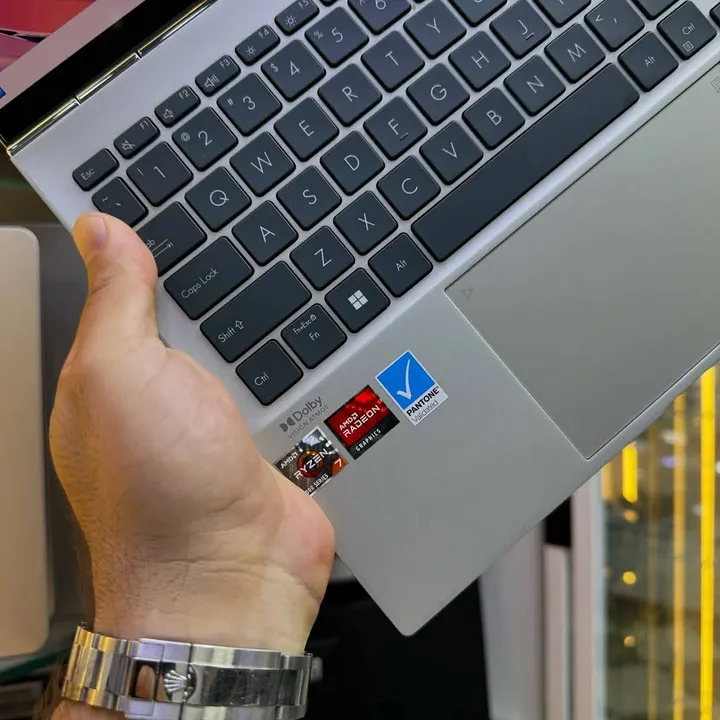 Asus ZenBook S13 OLED - Gambar 3