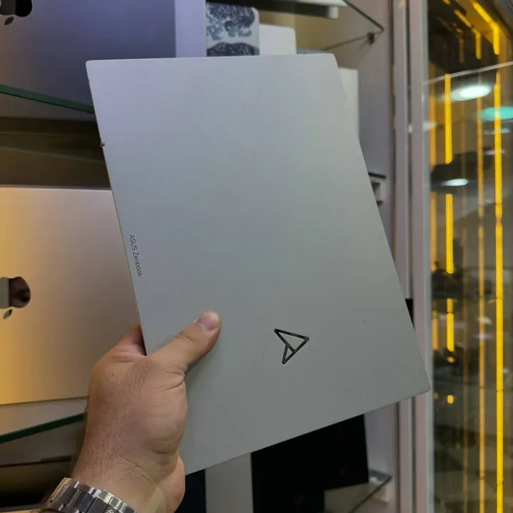 Asus ZenBook S13 OLED - Gambar 4