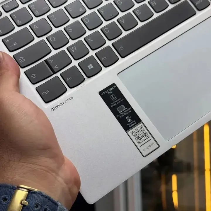 Lenovo Yoga Slim 7i Pro - Gambar 3