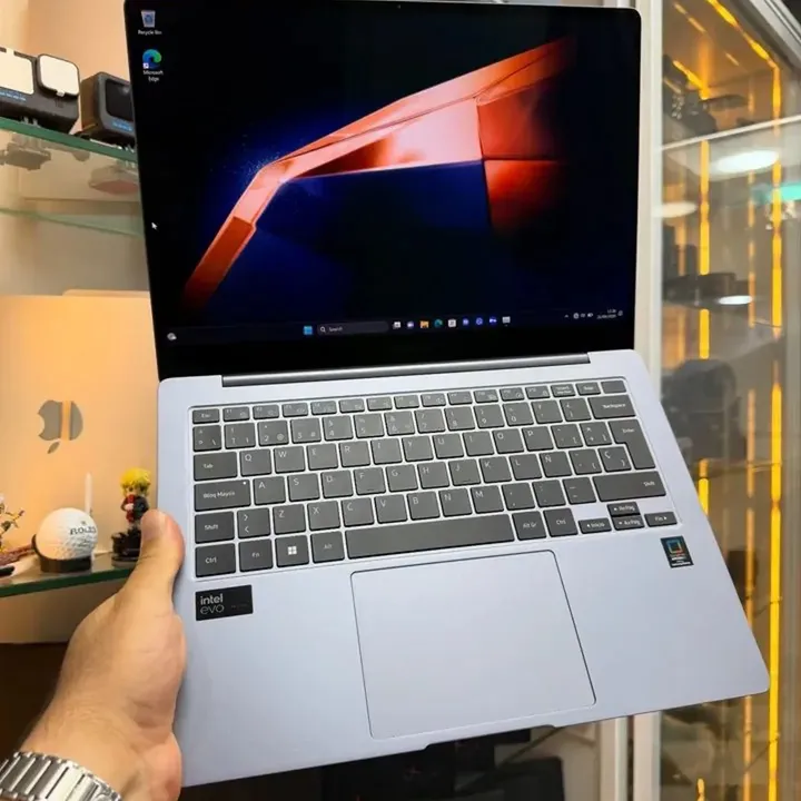 SAMSUNG GalaxyBook 4 Pro - Gambar 2