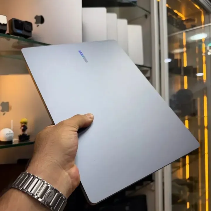 SAMSUNG GalaxyBook 4 Pro - Gambar 4