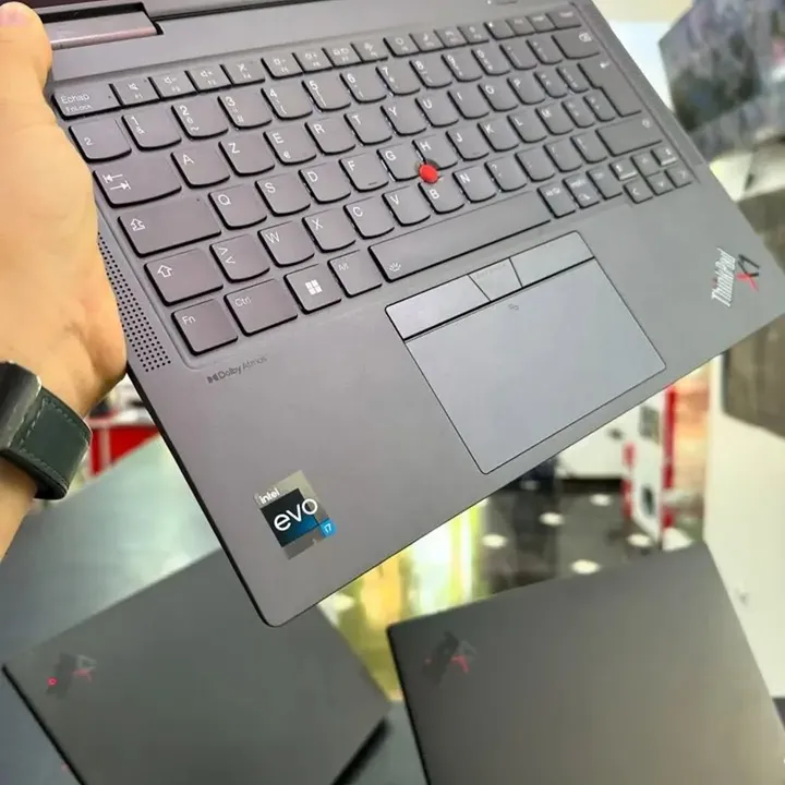 LENOVO THINKPAD X1 YOGA Gen 8 - Gambar 3