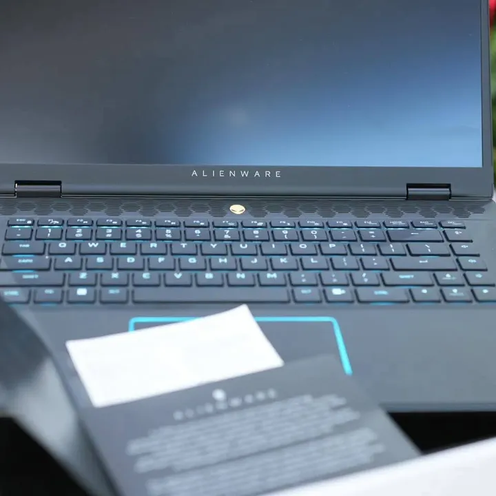 Dell Alienware M16 R2 2024 - Gambar 3