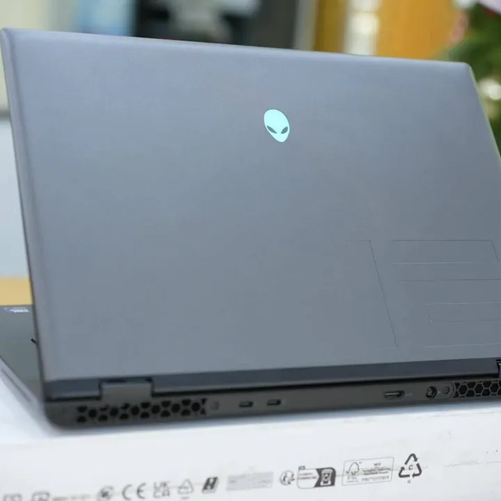 Dell Alienware M16 R2 2024 - Gambar 4