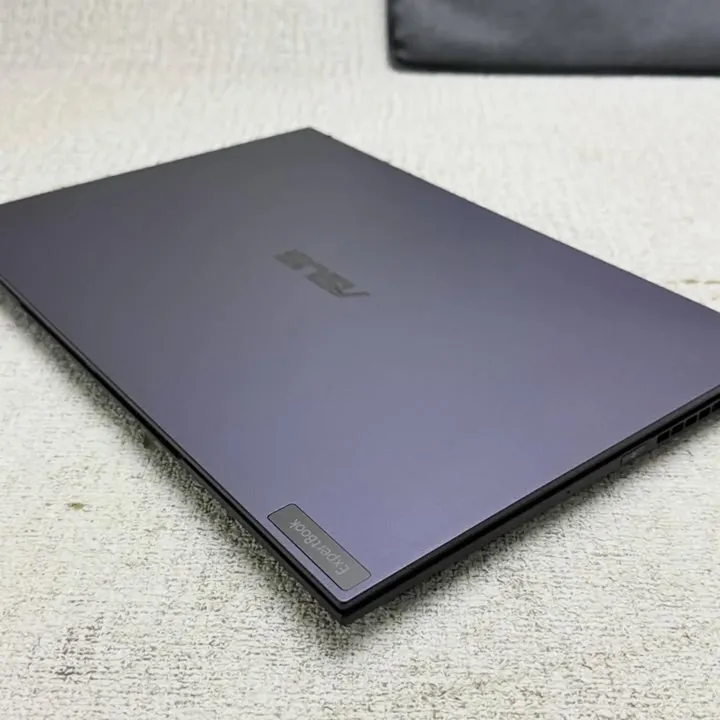 ASUS ExpertBook B9 OLED - Gambar 5