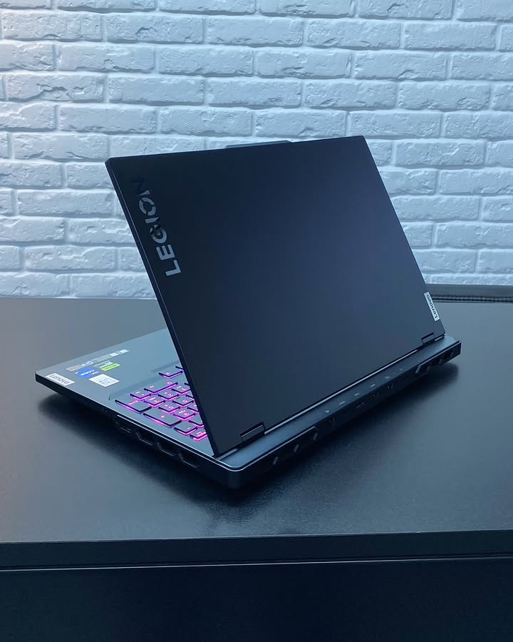 LENOVO Legion Pro 7 - Gambar 4