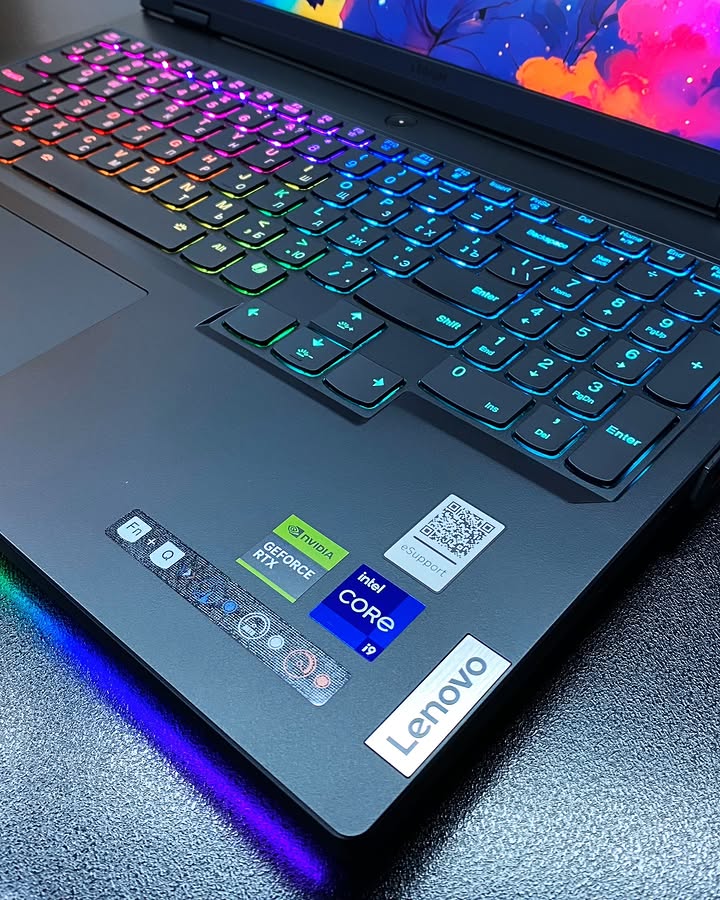 LENOVO Legion Pro 7 - Gambar 3