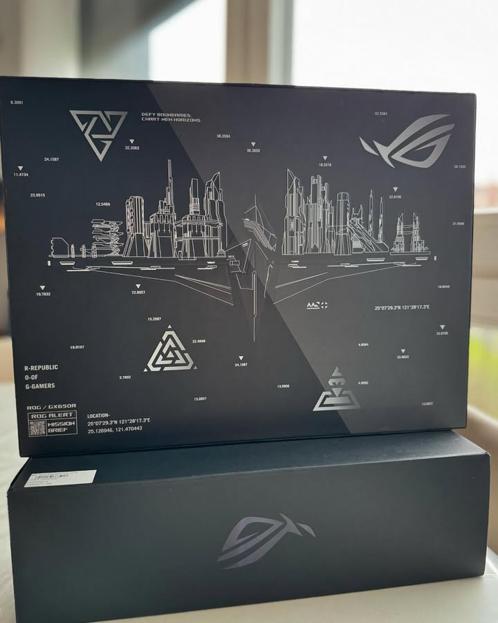 ASUS ROG Zephyrus Duo 16 (GX650PY) - Gambar 4