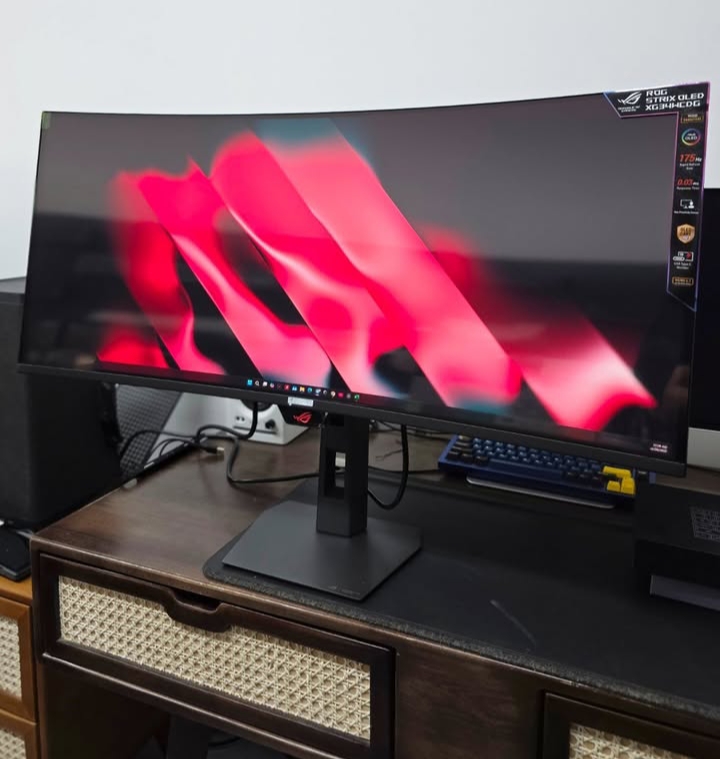 ASUS ROG Strix OLED XG34WCDG - Gambar 3