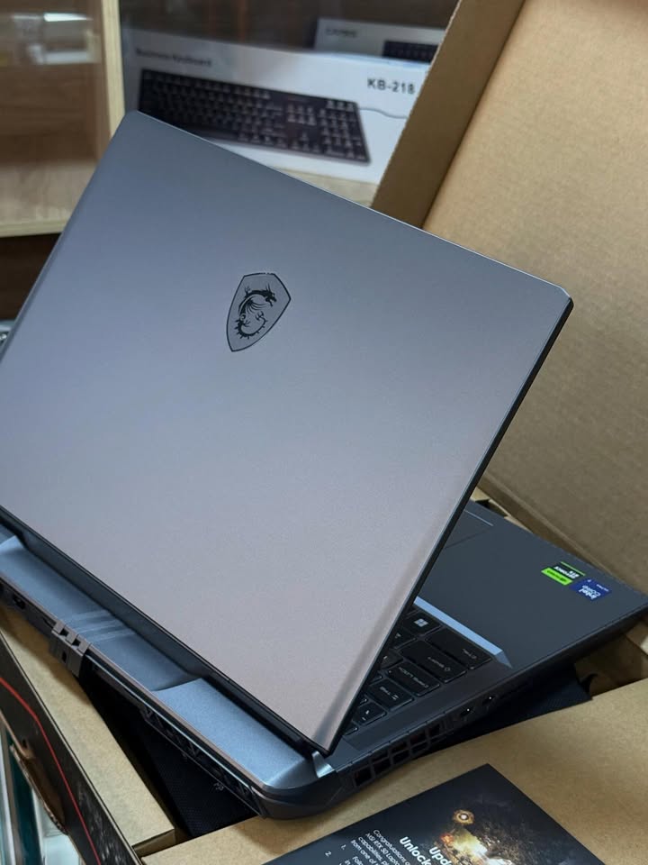 MSI Vector 16 HX AI A2XWHG - Gambar 7