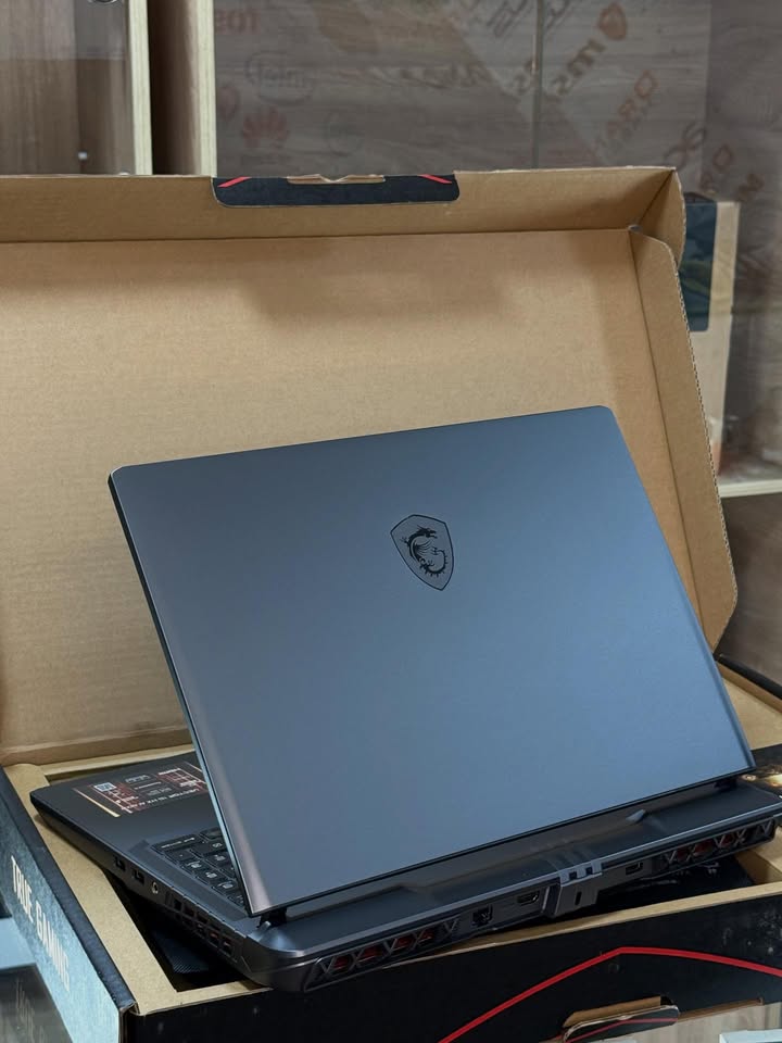 MSI Vector 16 HX AI A2XWHG - Gambar 8